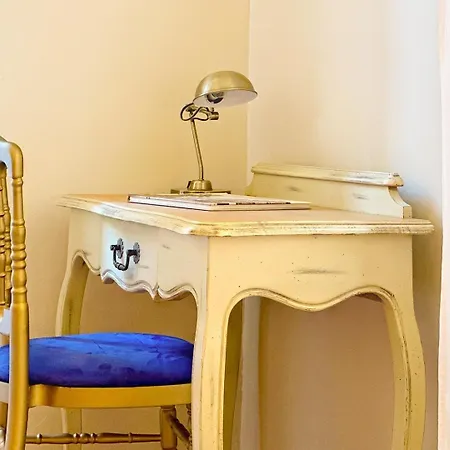 Elegant Old Escape Nice