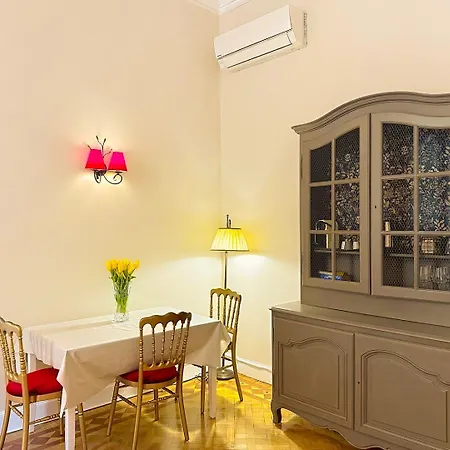 Elegant Old Escape Apartment *